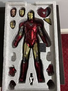 Hot Toys MMS378D17 Marvel The Avengers Iron Man Mark VI 1/6 Scale Action Figure