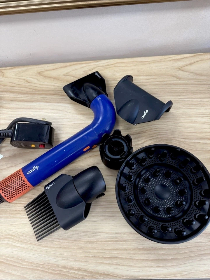 Secador de pelo profesional Dyson Supersonic r™ (azul vinca/topacio) Foto 1 de 4