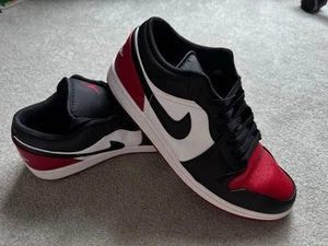 Taglia UK10.5 - Nike Air Jordan 1 punta bassa allevata - Foto 1 di 10
