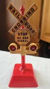 VINTAGE MARX #067 O GAUGE PLASTIC RAILROAD CROSSING SIGNAL - Picture 1 of 5