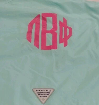 COLUMBIA PFG Para hombres Talla Pequeña Verde Azulado Manga Larga "NBD" ROSA INTENSO Monograma Omni-Escudo Foto 1 de 4