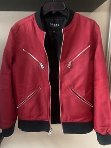 Guess Deep Red Bomberjacke Unisex Reißverschlüsse Gr. XS Nagelneu RAR!!! - Bild 1 von 6