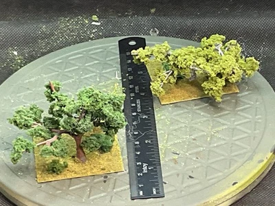 Dos soportes de árbol grandes pintados de 15 mm Foto 1 de 4