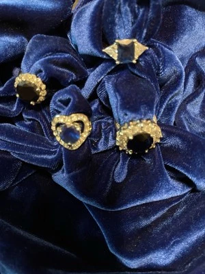 4 Hermoso Anillo Grande Azul y Blanco Cristal o Estrás Cóctel 1 Ajustable.   Foto 1 de 4