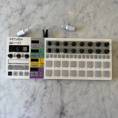 Controlador de batería digital analógico Arturia BeatStep Pro MIDI USB secuenciador Foto 1 de 4