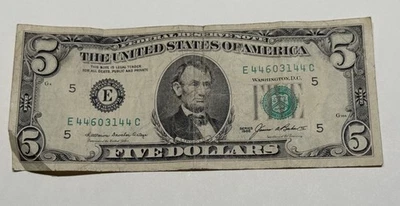 RARE 1985 SERIES U.S. FIVE DOLLAR $5 HEAVILY CIRCULATED VINTAGE BILL a BIT CRISP - Image 1 of 4