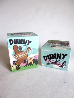 NEW 2009 SEALED UNOPENED KIDROBOT ENDANGERED DUNNY SIGNED BY JOE LEDBETTER 2 QTY - Image 1 of 4