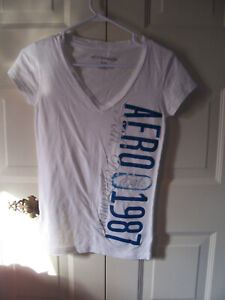 Aeropostale Jr girl's white v-neck T-shirt blue logo size M