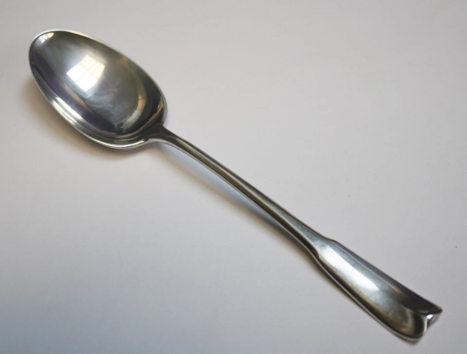 Cucharadita de plata de ley con tema colonial Lunt 6"  Foto 1 de 3