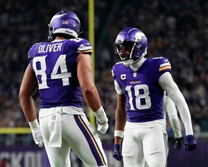 Josh Oliver & Justin Jefferson Celly Minnesota Vikings 8x10 NFL Football Photo - Picture 1 of 1