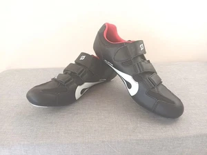 Neu Peloton Fahrradschuhe Gr. 47 Herren Gr. 13 mit Stollen schwarz rot TOP - Bild 1 von 15