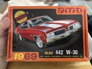 AMT 1:25 1969 Olds 442 W-30 Model Kit NIOB - Picture 1 of 15