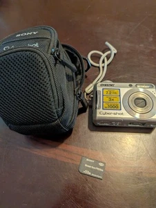 Sony Cyber-shot DSC-S650 Digital Camera 7.2 Megapixel Cyber Shot #4 - Picture 1 of 4