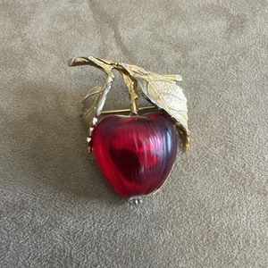 Vintage Napier Jelly Belly Red Apple Brooch/Pin Frosted Lucite Lapel Gold Leaves - Picture 1 of 7