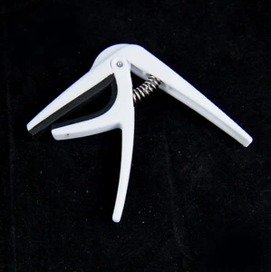 Lightweight Quick Change Capo For Ukulele Mandolin Banjo, White - Picture 1 of 3
