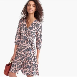 J Crew Womens Wrap Dress 365 Crepe Pink Plush Floral Bouquet Size 8P Petite - Picture 1 of 6