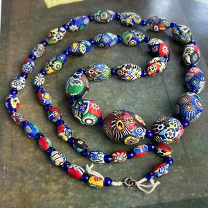 Vintage lange Kunst Glas Millefiori matt Murano venezianische abgestufte Perlen Halskette - Bild 1 von 16