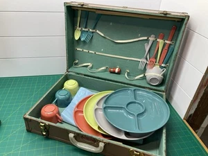 VINTAGE ROYALSHIRE PICNIC-AIRE PICNIC BASKET TABLE WITH UTENSILS - Picture 1 of 8