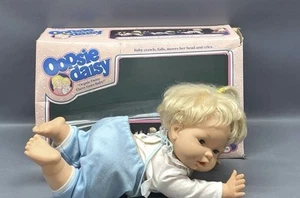 Vintage Little Oopsie Daisy Puppe blaue Augen Krabbel Baby Irwin - Bild 1 von 10