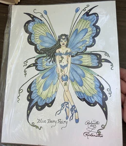 Impresión firmada de hadas Blue Berry 11 x 8,5" azul verde vintage - Imagen 1 de 2