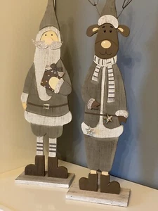 Weihnachtsfiguren Weihnachtsmann Und Rentier aus Holz (grau, weis, braun) - Bild 1 von 4
