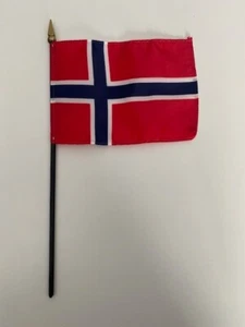 (12) BANDERAS PUNTA DE LANZA NORUEGA 4" X 6" en Bastón Negro - (Cantidad 12 EN CAJA) - Imagen 1 de 1