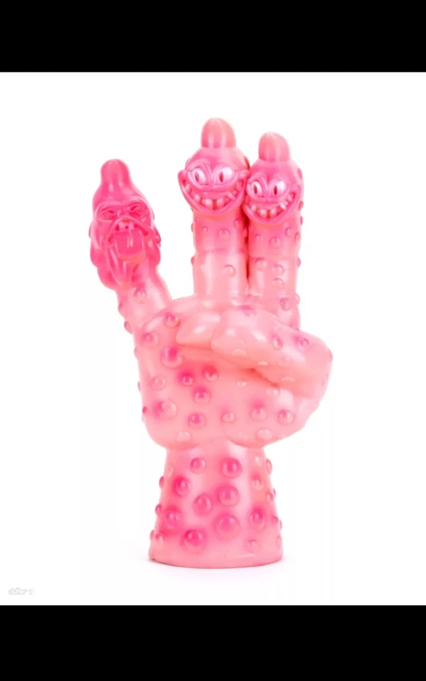 1-1 Sofubi Designer Toy "ShockaClaw" by Tony Mora - Immagine 1 di 4