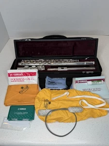 Yamaha YFL 382 Flute With Case and Accessories  - Picture 1 of 24