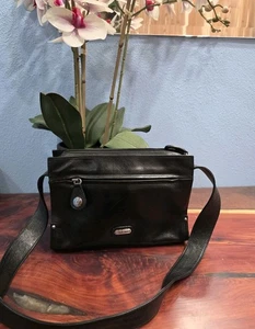 Bolso de hombro de cuero Perlina Bolso de mano Cartera en cuero suave negro - Imagen 1 de 12