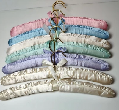 Lote de 7 perchas de ropa boudoir pastel acolchado satinado lencería vintage boho Foto 1 de 4