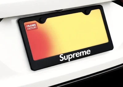 Marco de matrícula Supreme | Soporte de metal premium Racing Performance EE. UU. Foto 1 de 2