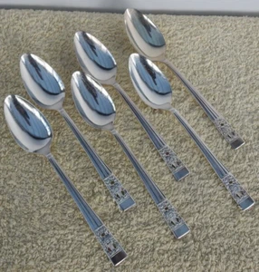 Vintage Community Hampton Court Set of 6 dessert spoons 18.5cm - Exc Condn - Picture 1 of 3