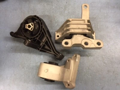 Juego de montaje de motor y transmisión 3 piezas para Cadillac SRX 2012-2016 3,6 L 2011 3,0 L 4x4 Foto 1 de 4