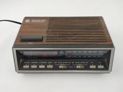 Radio Reloj Despertador GE Vintage Modelo 7-4616A Dos Tiempos de Despertación Rojo LED Alarma PROBADO Foto 1 de 4