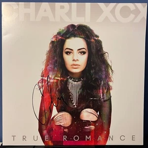 Charli XCX signiert True Romance 12" LP Album KLARE FARBE VINYL - Bild 1 von 5