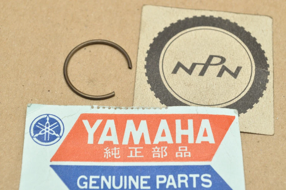 Pin de muñeca de pistón clip 90468-12069 nuevo de stock Yamaha XJ1100 XS1100 XS750 XS850 Foto 1 de 1