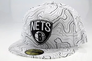 New Era NBA Brooklyn Nets 59Fifty Full Cap Contour Crown Weiß Schwarz - Picture 1 of 3