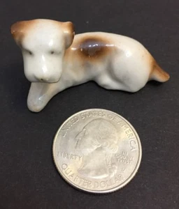 Estatuilla vintage en miniatura de perro de porcelana - Imagen 1 de 6