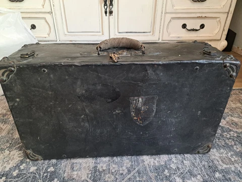 Beautiful 1800's Antique Steamer Trunk Chest With Keys And Working Lock Cover