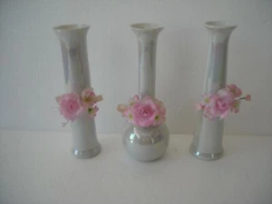LOTTO 3 VASETTI MADREPERLATI CON FIORI ROSA ANNI '80 - Picture 1 of 1