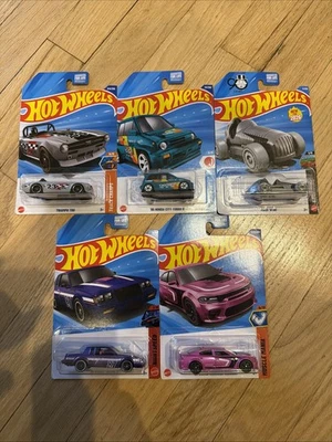Lote de 5 autos Hot Wheels Triumph TR6 TREASURE HUNT 2025 Foto 1 de 4