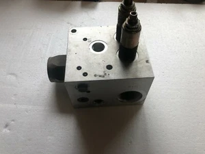 BRAND NEW Loaded Hydraulic Valve Block M02053 ML2507 GS02053-6 Rev B - Picture 1 of 5