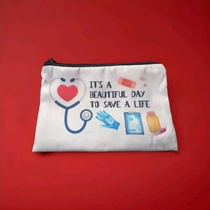 Bolsa de Maquillaje Temática de Enfermera Tela Ligera con Cremallera ~8 1/2x6 Pulgadas ¡NUEVA! feb25 - Imagen 1 de 9
