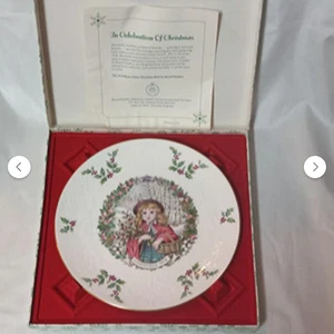 Royal Doulton 1978 Weihnachtsteller "English Girl" Bone China Vintage mit Box & Pa - Bild 1 von 3