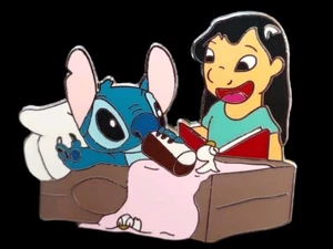 Pin de fantasía - Disney Lilo y punto en la cama bebiendo un biberón de café LE100 - Imagen 1 de 2