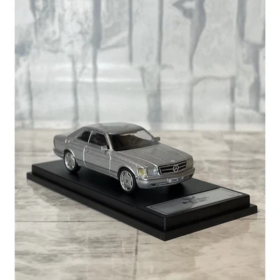 Mini auto Mercedes-Benz 500SEC 1/64 con base DCT - Immagine 1 di 4