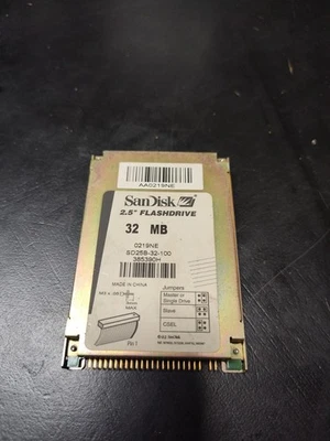 Vintage Sandisk 2.5" Flashdrive 44-Pin SD25B-32-100 32 Mb - Image 1 of 4