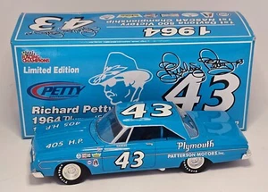 1/24 RICHARD PETTY #43 1964 PLYMOUTH PATTERSON MOTORS INC #681 OF ONLY 804 - Picture 1 of 12