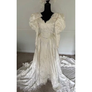 Abito da sposa vintage avorio raso pizzo manica cappella treno perline XS/S - Foto 1 di 14
