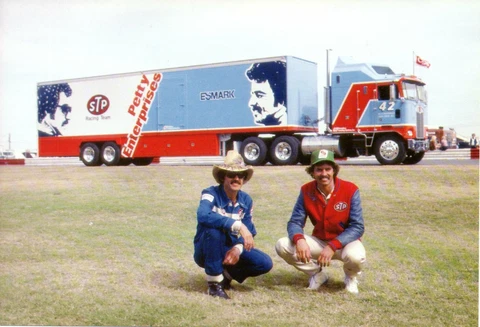 Richard & Kyle Petty Saunders Leasing Post Card - NM (Includes 1992 Petty Card) Cover